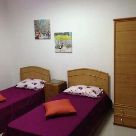 Spacious Seaside With 60sqm Backyard *