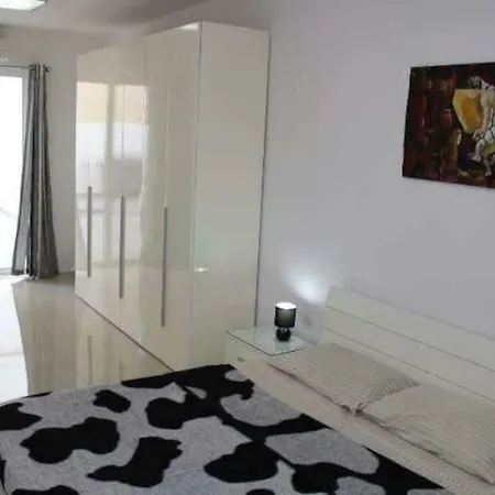 Spacious Seaside With 60sqm Backyard Appartement *