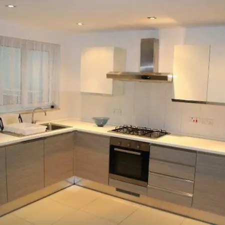 Lejlighed Spacious Seaside With 60sqm Backyard San Pawl il-Baħar