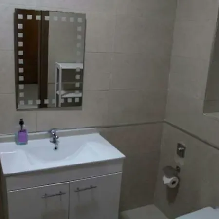 Apartman Spacious Seaside With 60sqm Backyard *