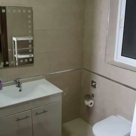 Spacious Seaside With 60sqm Backyard
