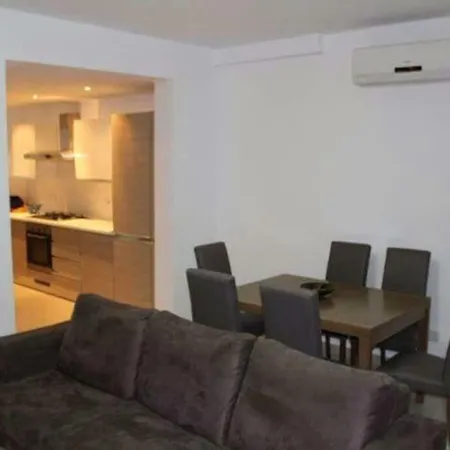 Spacious Seaside With 60sqm Backyard Lejlighed *